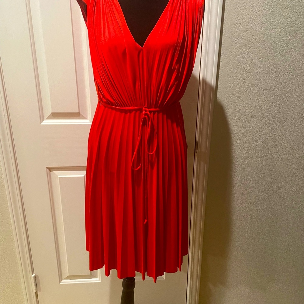 Maggie London elegant pleated dress
